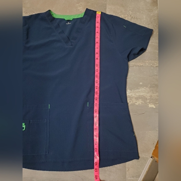 Carhartt Force Scrub Fitted Top. Dark Blue with Green Accents. Size L. - Picture 5 of 9
